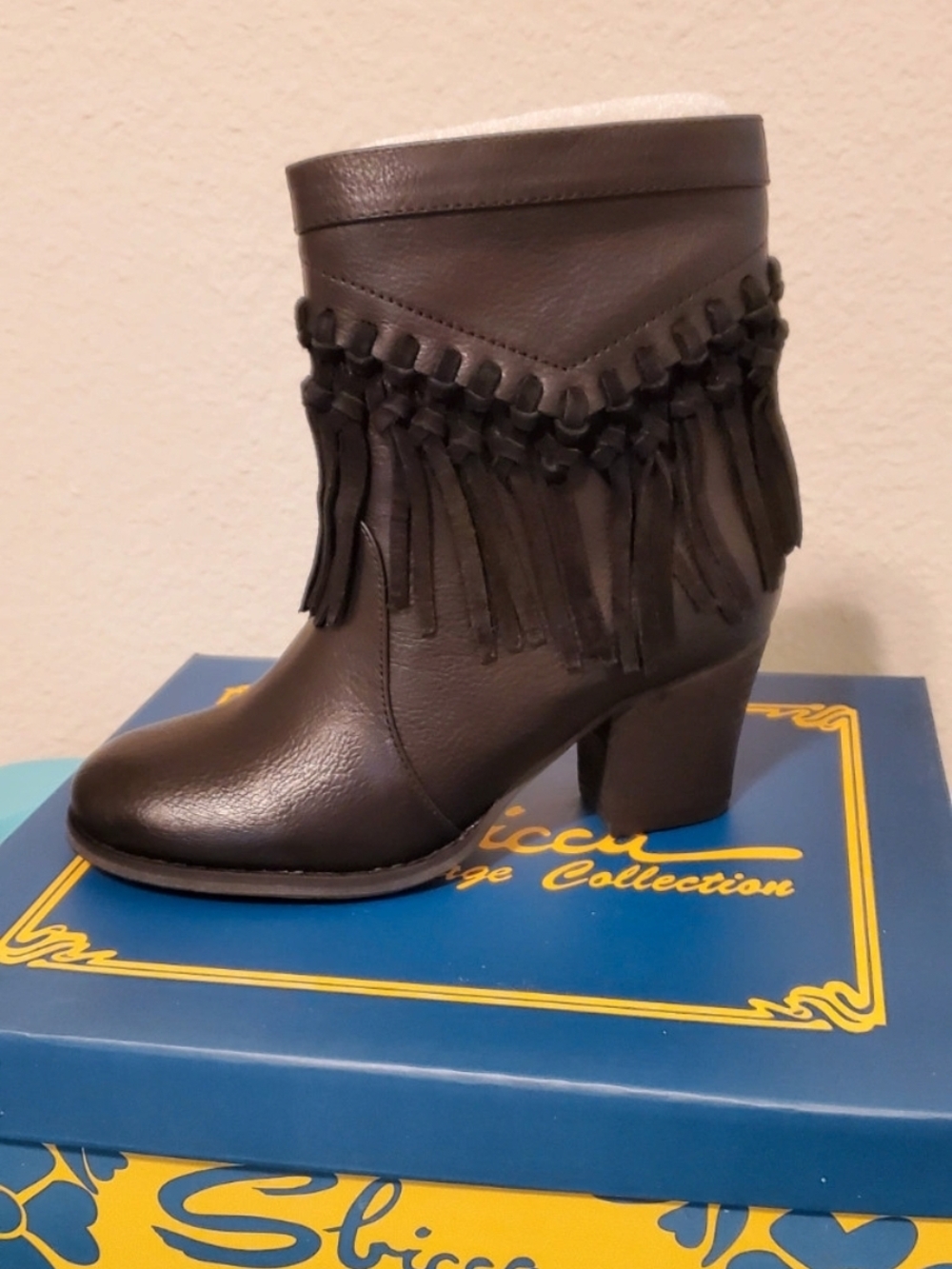 Source Unknown Black Fringe Ankle Boot with Block Heel